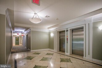 525 Belmont Bay Dr in Woodbridge, VA - Building Photo - Building Photo