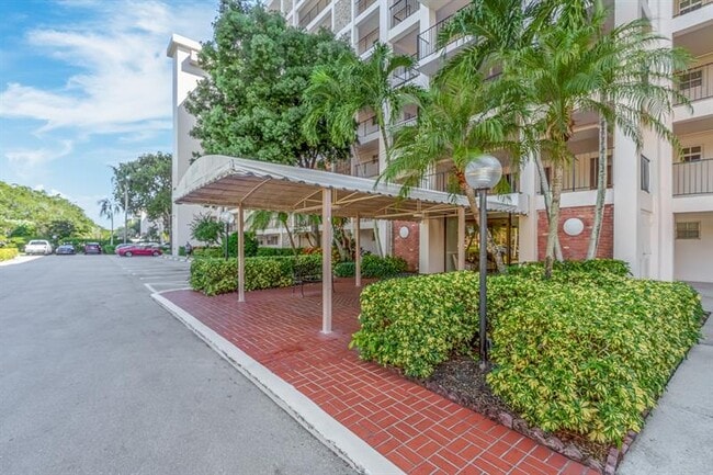 property at 3050 N Palm Aire Dr