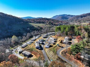 97 Enterprise Dr in Fairview, NC - Building Photo - Building Photo