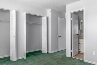 Phoenix Villas in Gainesville, FL - Building Photo - Interior Photo
