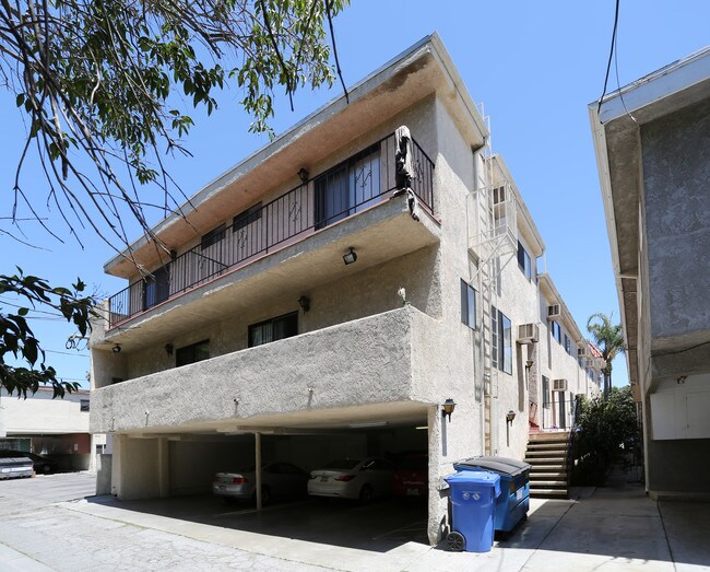 3671 McLaughlin Ave in Los Angeles, CA - Foto de edificio - Building Photo