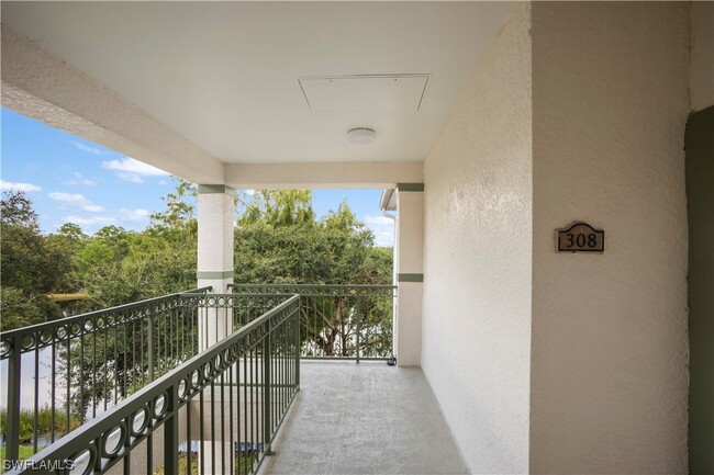 23560 Walden Center Dr in Estero, FL - Foto de edificio - Building Photo