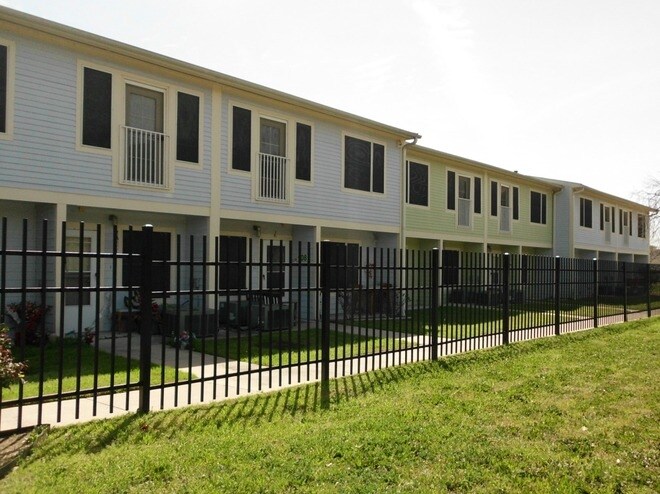 Oak Springs Villas Apartment in Austin, TX - Foto de edificio