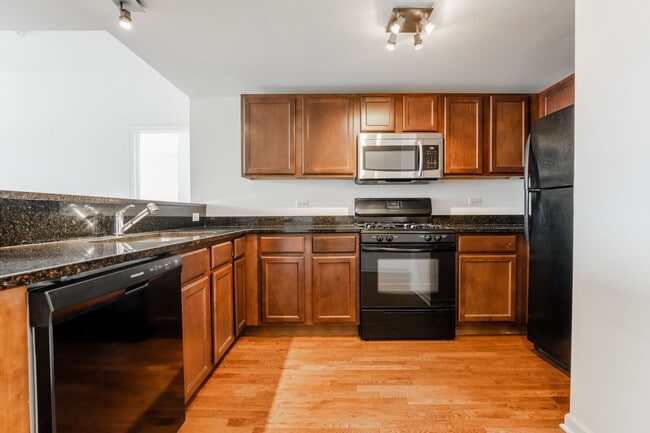 4217 W Irving Park Rd, Unit 2B in Chicago, IL - Foto de edificio - Building Photo