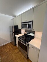 415 E 37th St in New York, NY - Building Photo - Building Photo
