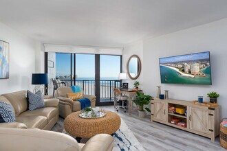 380 Seaview Ct in Marco Island, FL - Building Photo - Building Photo