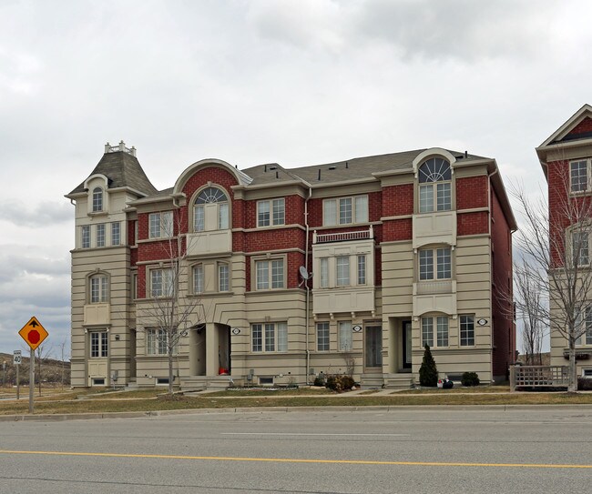 2666-2676 Bur Oak Ave in Markham, ON - Building Photo - Building Photo