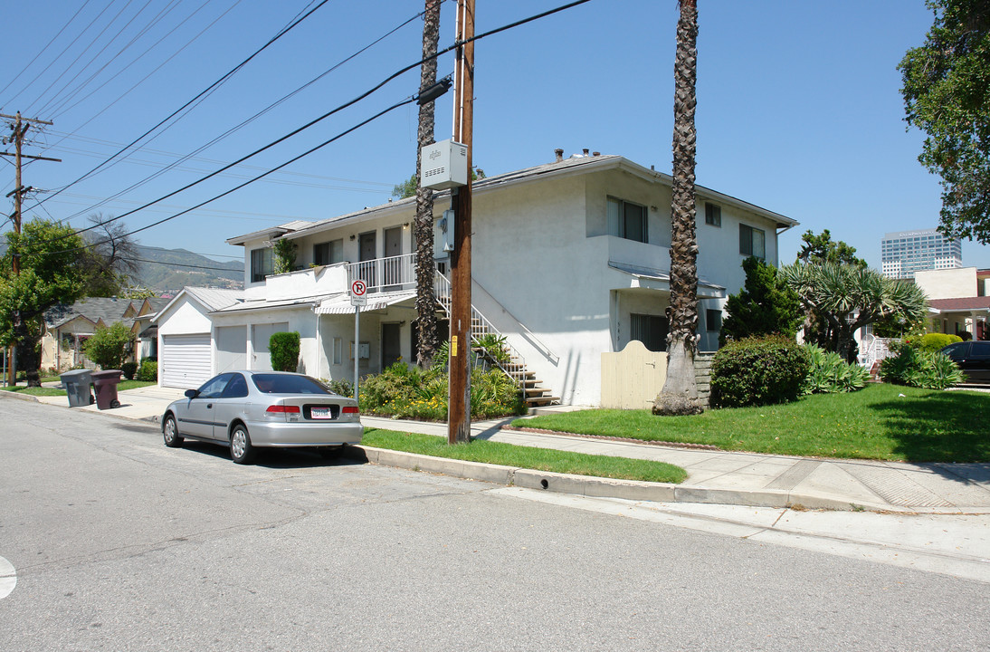 545 W Doran St in Glendale, CA - Foto de edificio