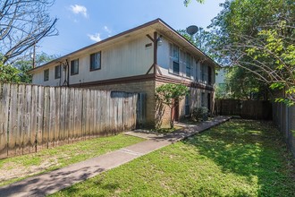 8811 Carousel Ln in Houston, TX - Building Photo - Building Photo