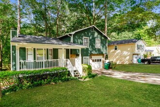 4006 Tanglewood Rd in Snellville, GA - Foto de edificio - Building Photo