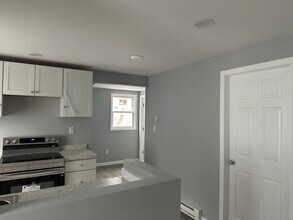 27 Geneva Ave-Unit -2nd floor in Wallingford, CT - Building Photo - Building Photo