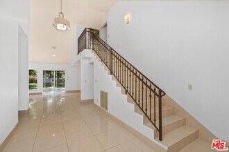 10926 Alta View Dr in Los Angeles, CA - Building Photo - Building Photo