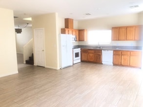 249 Fox Lake Ave in Las Vegas, NV - Building Photo - Building Photo