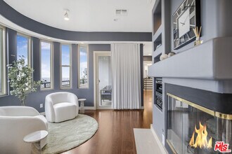 8507 Franklin Ave in Los Angeles, CA - Building Photo - Building Photo