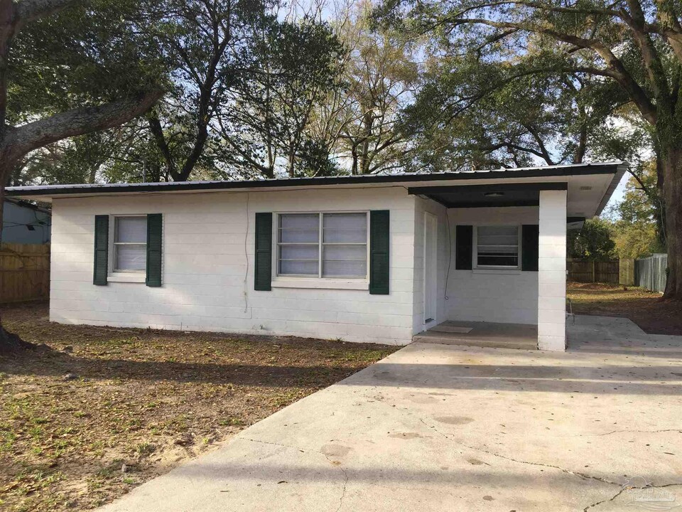 6 Baggett Ct in Pensacola, FL - Building Photo