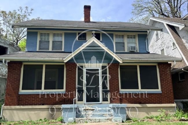 property at 1011 N Broadway St