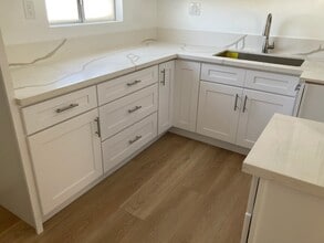 Beachside Apartments in Anaheim, CA - Building Photo - Building Photo