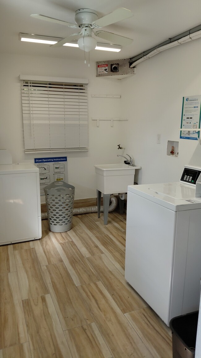 1858 Dewey St in Hollywood, FL - Building Photo - Building Photo