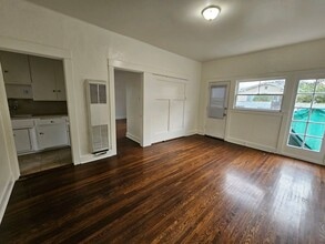 1058 Molino #9 in Long Beach, CA - Building Photo - Building Photo