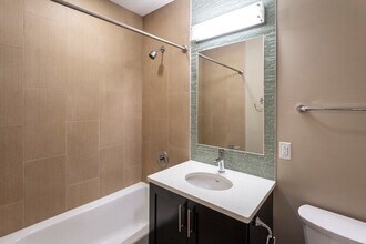 33 Rogers St, Unit 406 in Cambridge, MA - Foto de edificio - Building Photo