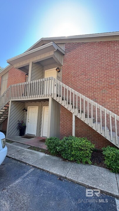 512 Lake Forest Blvd in Daphne, AL - Building Photo