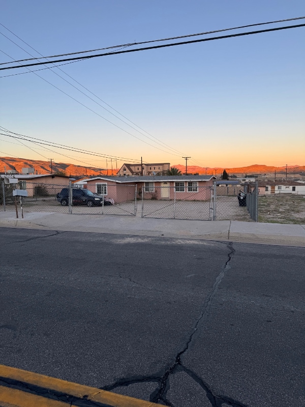 1385 Riverside Dr in Barstow, CA - Building Photo - Building Photo