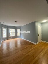 1637 W Pratt Blvd, Unit 1 in Chicago, IL - Foto de edificio - Building Photo