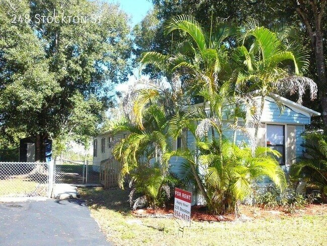 248 Stockton St in North Fort Myers, FL - Foto de edificio - Building Photo