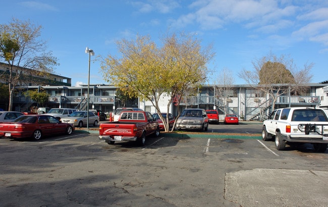 Fairwinds Apartments in San Rafael, CA - Foto de edificio - Building Photo