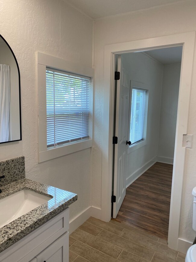 9569 Phelan Cir in Delhi, CA - Foto de edificio - Building Photo