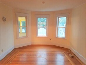 50 Oxford Ave, Unit 3 in Belmont, MA - Building Photo - Building Photo