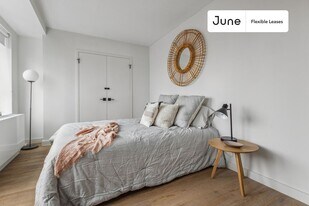 Charming ROOM at The Heritage House, Unit 2 in New York, NY - Building Photo