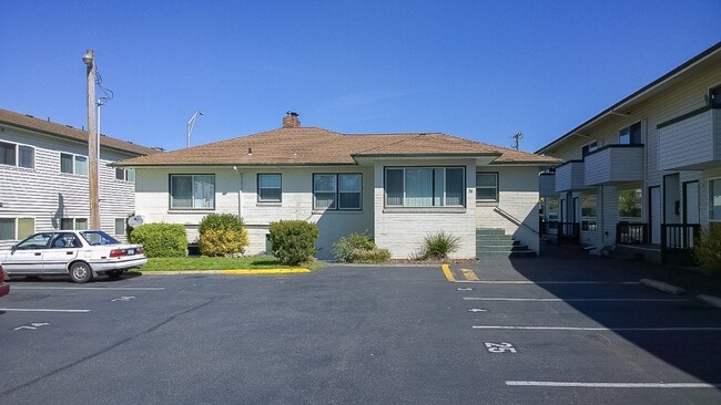 Century Plaza in Burien, WA - Foto de edificio - Building Photo