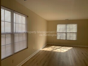 5611 Sojourn Dr in Raleigh, NC - Building Photo - Building Photo