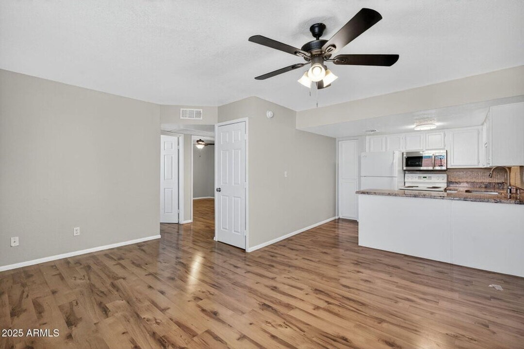 21622 N 23rd Ave in Phoenix, AZ - Building Photo