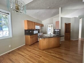 8470 W Donnybrook Dr in Boise, ID - Foto de edificio - Building Photo