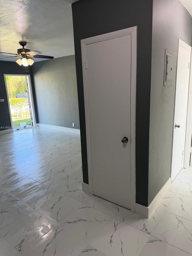 16700 NE 22nd Ave in North Miami Beach, FL - Building Photo - Building Photo