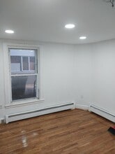 565 Salem St, Unit 2 in Malden, MA - Foto de edificio - Building Photo