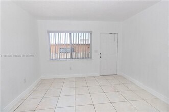 1206 NE 109th St in Miami, FL - Building Photo - Building Photo