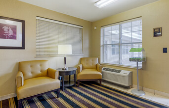 Furnished Studio-Fort Lauderdale-Cypress C in Fort Lauderdale, FL - Foto de edificio - Building Photo