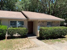 623 Crestview Ave in Niceville, FL - Building Photo