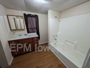2113 Mulberry St in Waterloo, IA - Building Photo - Building Photo