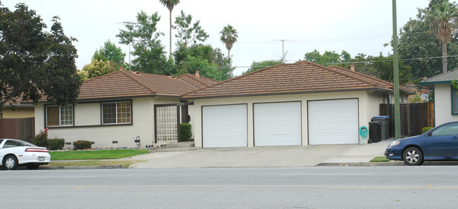 4455 Hamilton Ave in San Jose, CA - Foto de edificio - Building Photo