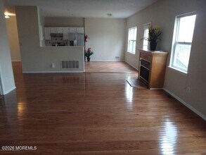 24 Osprey Ct in Marlboro, NJ - Building Photo - Building Photo