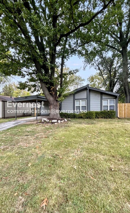 1312 Langholm Dr in Florissant, MO - Building Photo