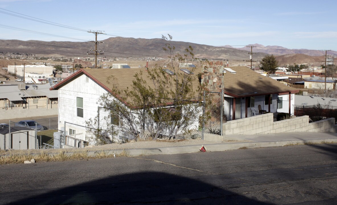 203 W Fredrick St in Barstow, CA - Building Photo