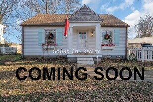 1203 Kermit Dr in Nashville, TN - Building Photo