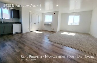 5938 N Freedom Rd in Ammon, ID - Building Photo - Building Photo