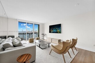 90 Alton Rd, Unit 1908 in Miami Beach, FL - Foto de edificio - Building Photo