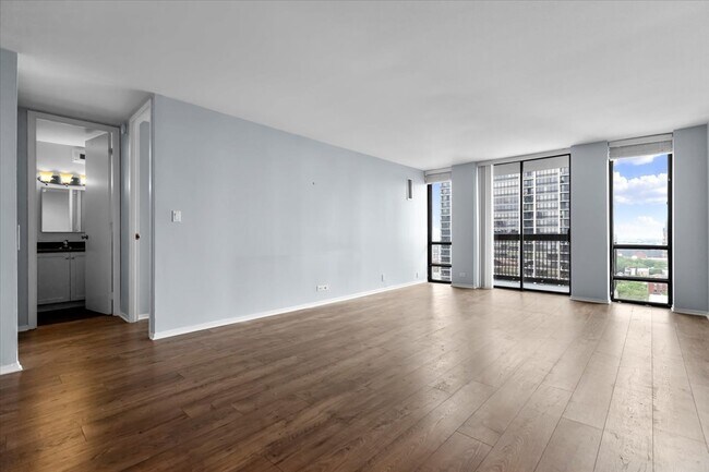 1660 N La Salle Dr, Unit 1608 in Chicago, IL - Building Photo - Building Photo